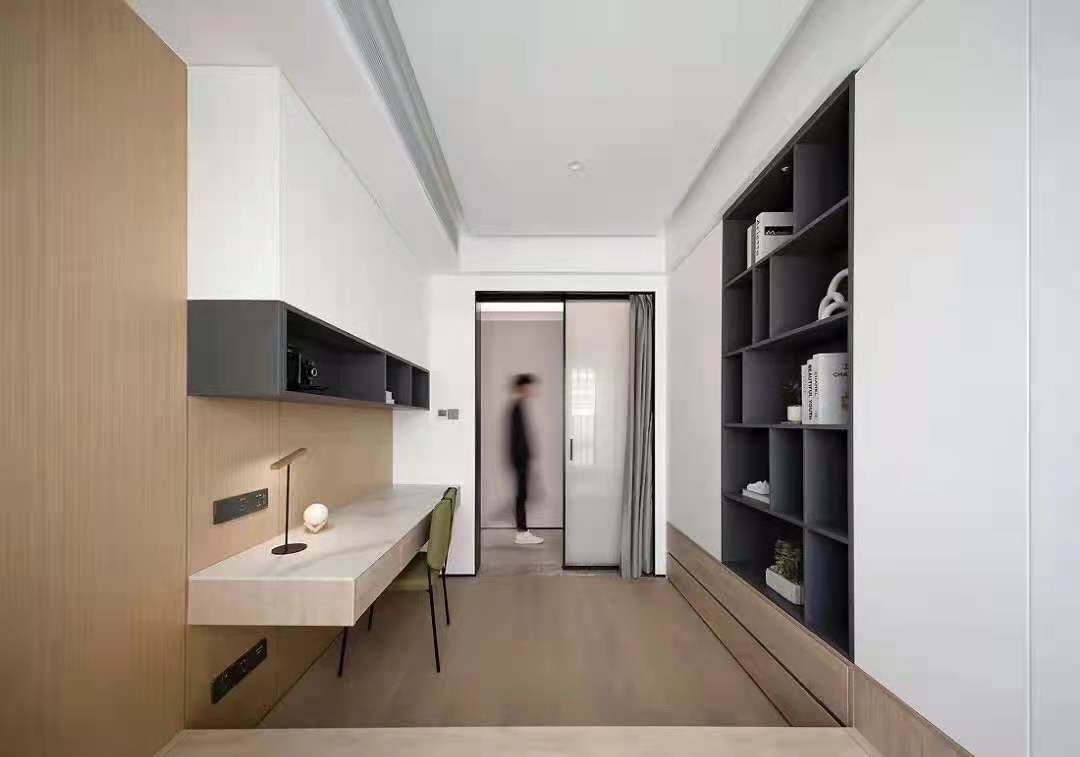 自然舒適的木飾面, 溫柔色調(diào)的軟裝，讓整個空間更具治愈感和親和力，加上生活的煙火氣，安靜而溫馨，平淡而簡單。 (4).jpg